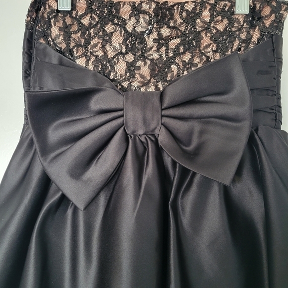 Betsey Johnson Black Strapless Bubble Hem Formal Dress size 4 - Picture 5 of 10